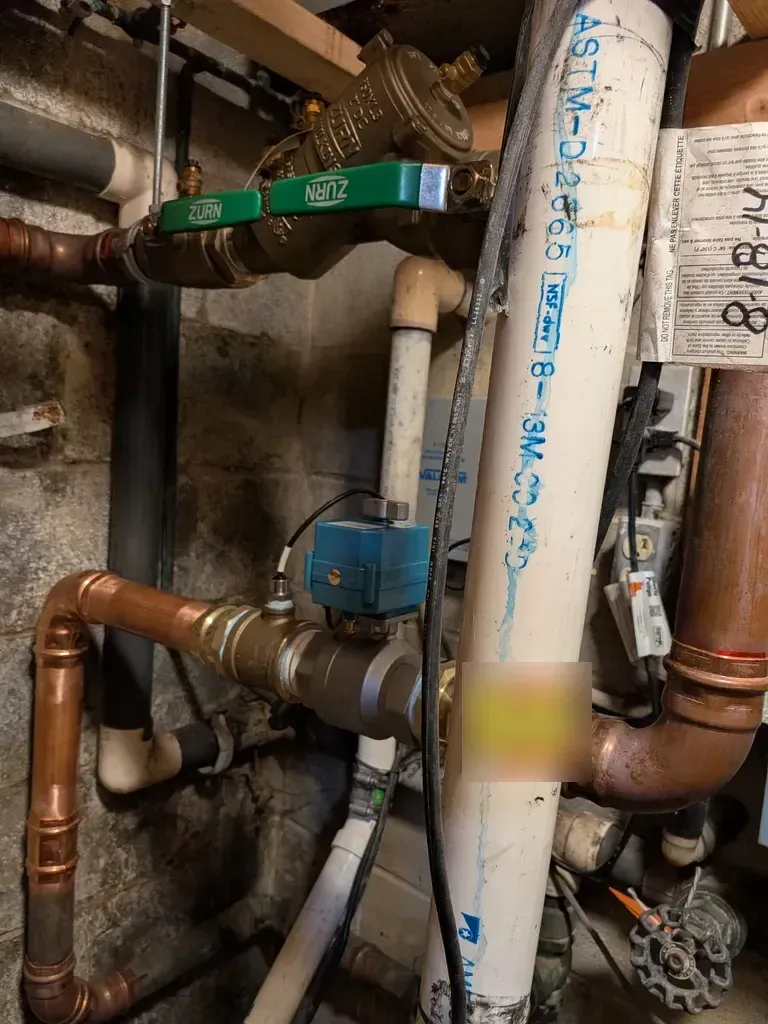 Estate mechanical room: Valve and sensor on a copper main